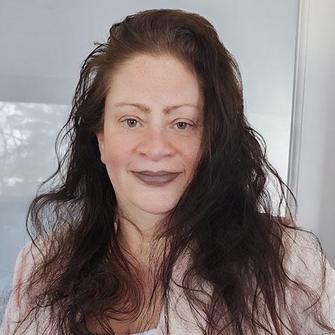 Portrait photo of Denise Serridge