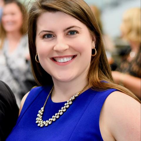 Carrie Collins headshot